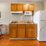 Extended Stay America Select Suites - Cleveland - Airport