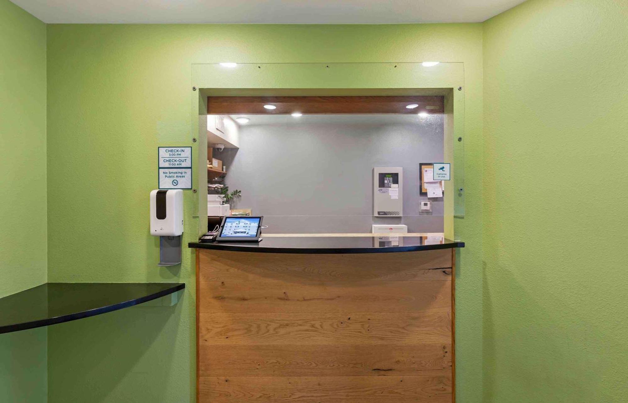 Extended America Select - - Airport Cleveland